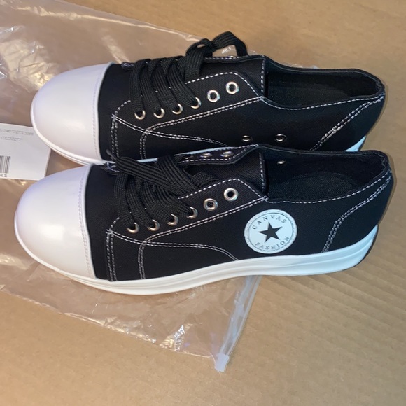 Canvas Chic Me Sneakers - Picture 2 of 8